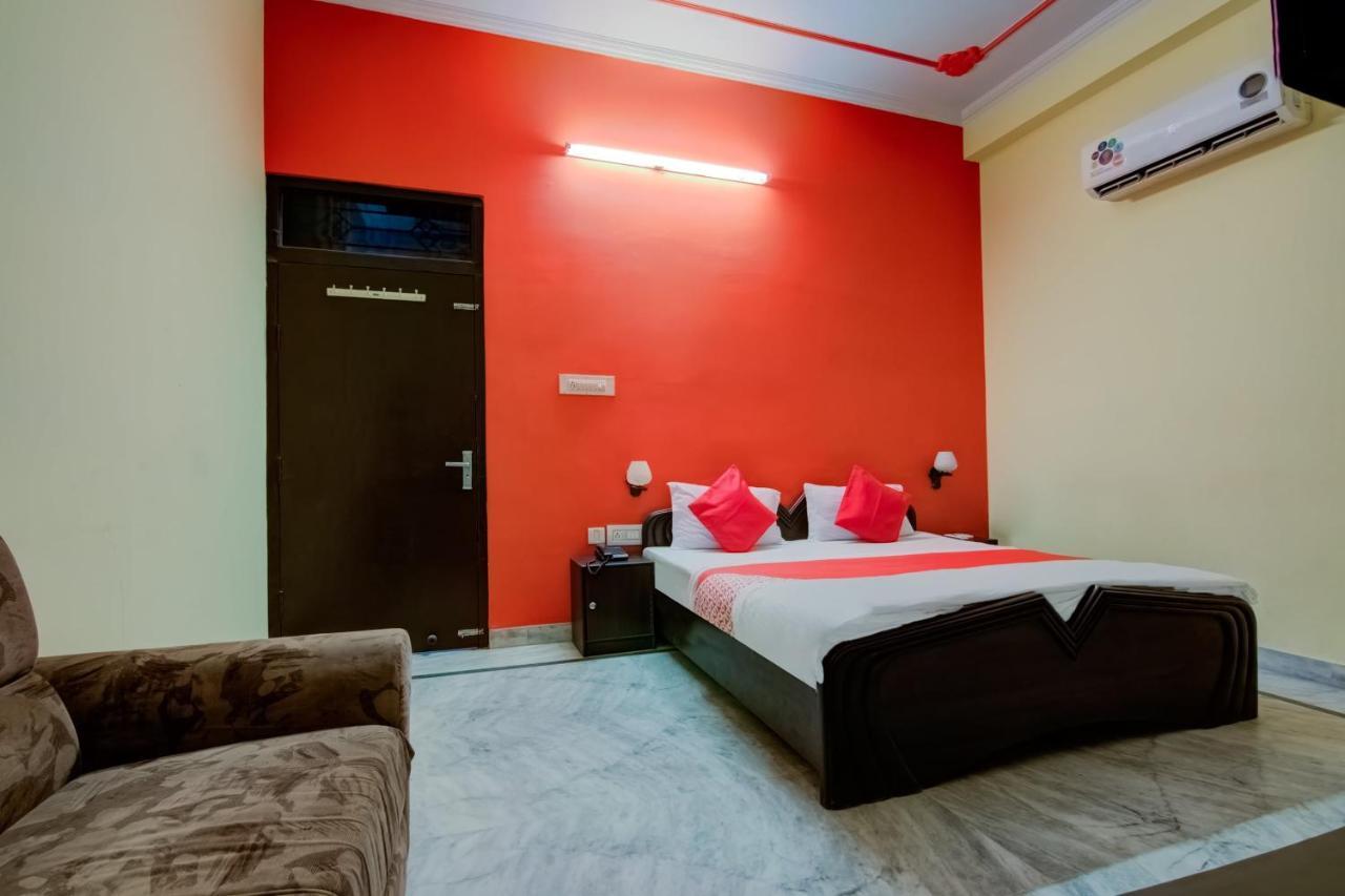 Oyo Hotel Malhotra Jaipur Exteriör bild